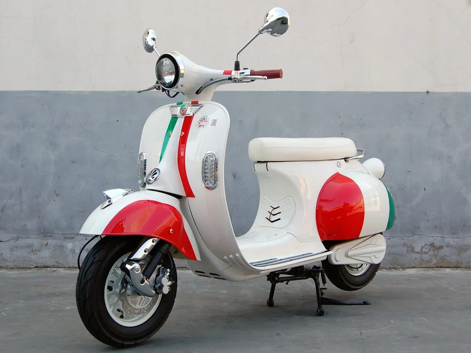 New Good Seller Vespa Classical Model 4000w Electric Scooter Motorcycle Lithium Battery