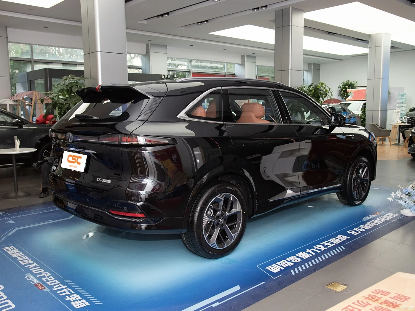 Лидер продаж недорогой бензин Китай Chang 2025 CS-75 плюс 4-го поколения 1 5 т новый синий кит Премиум дверей мест внедорожник автомобиль
