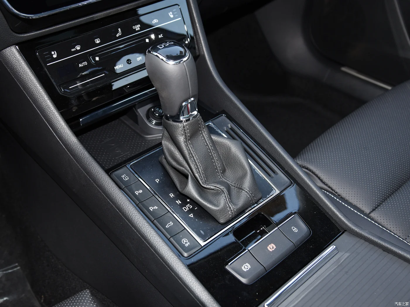 Новый в 2024 Подержанный автомобиль SKODA SUPERB с 5-дверным 5-местным хэтчбеком 1 4 T 150PS дешево