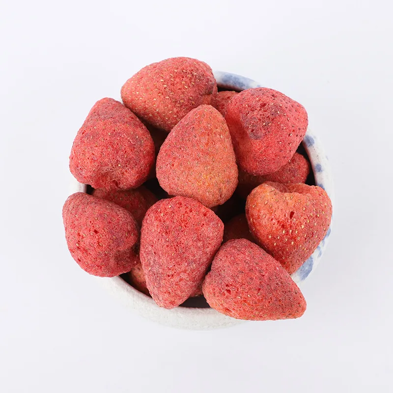 Organic Whole Strawberries Freeze-dried GMO-free Sun-dried process Healthy snacks Bulk packaging Candied fruit Sweet and sour