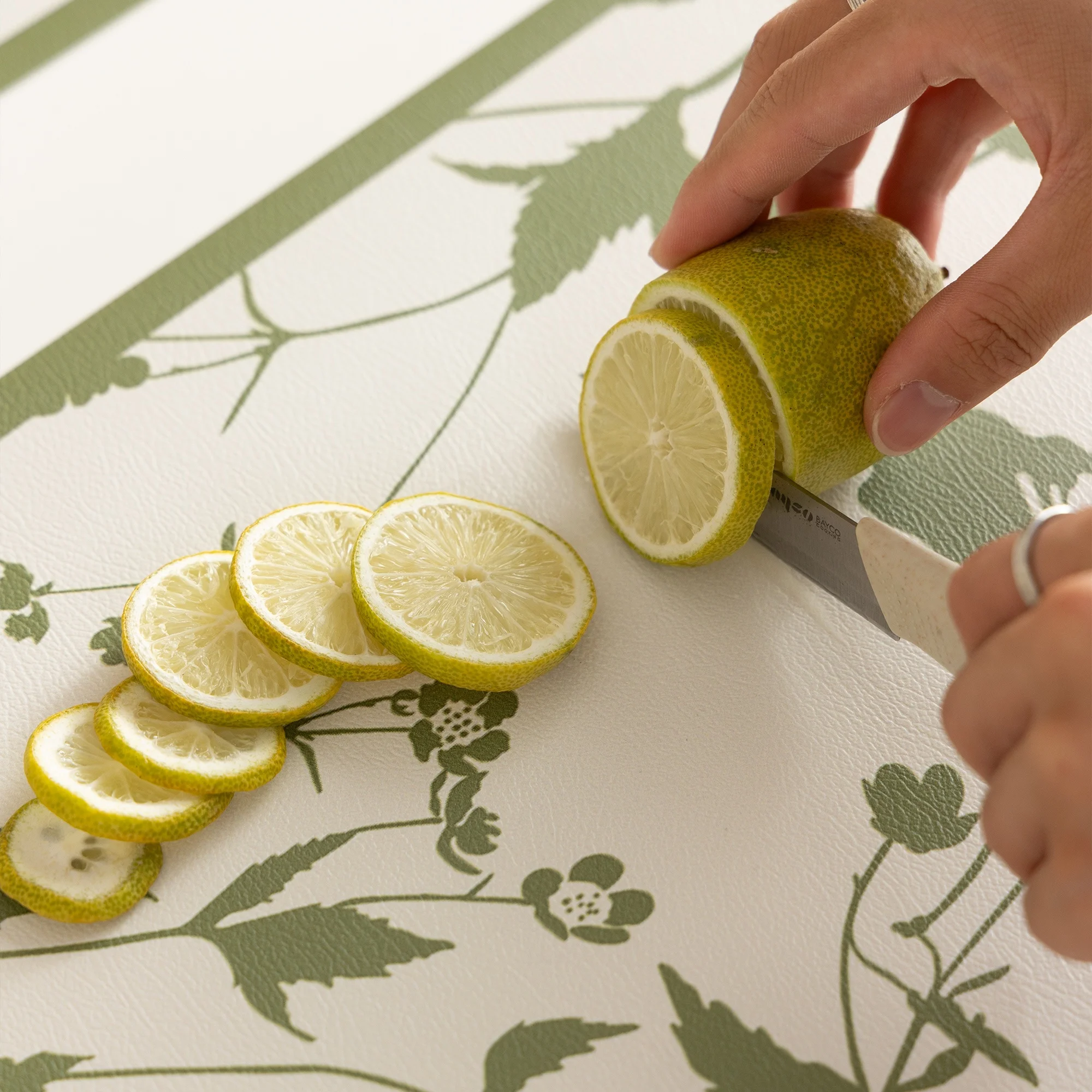 Low MOQ Modern Printed Floral Pattern PVC Placemat Waterproof Anti-scratch Home Decoration Tablemat