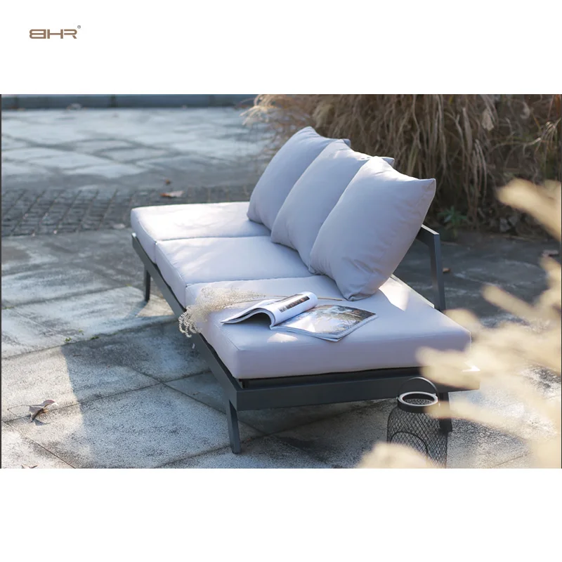 Outdoor Lounge Bed Weather-Resistant Rattan Patio Daybed  Outdoors Sunbed Waterproof Garden Sun Lounge Bed