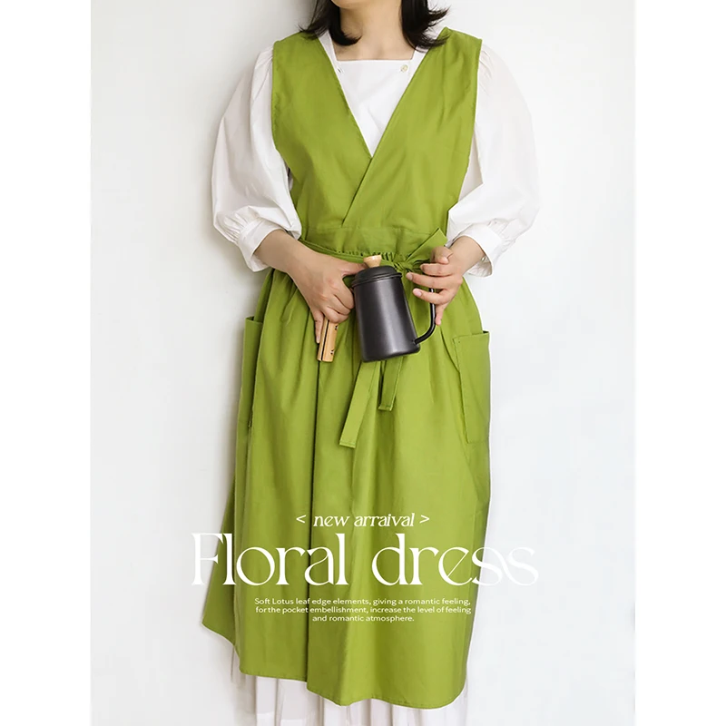 Original design French Style Large V-Neck Cotton Linen Apron Cross back easy wearing Water-resistant Apron with Two Big Pocket