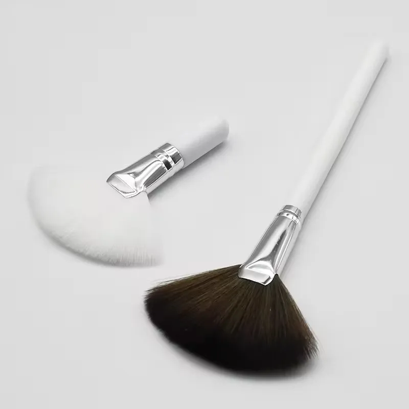 Wholesale custom logo facial small white short synthetic fiber highlight brush nylon fan brushes for facial with wooden handle
