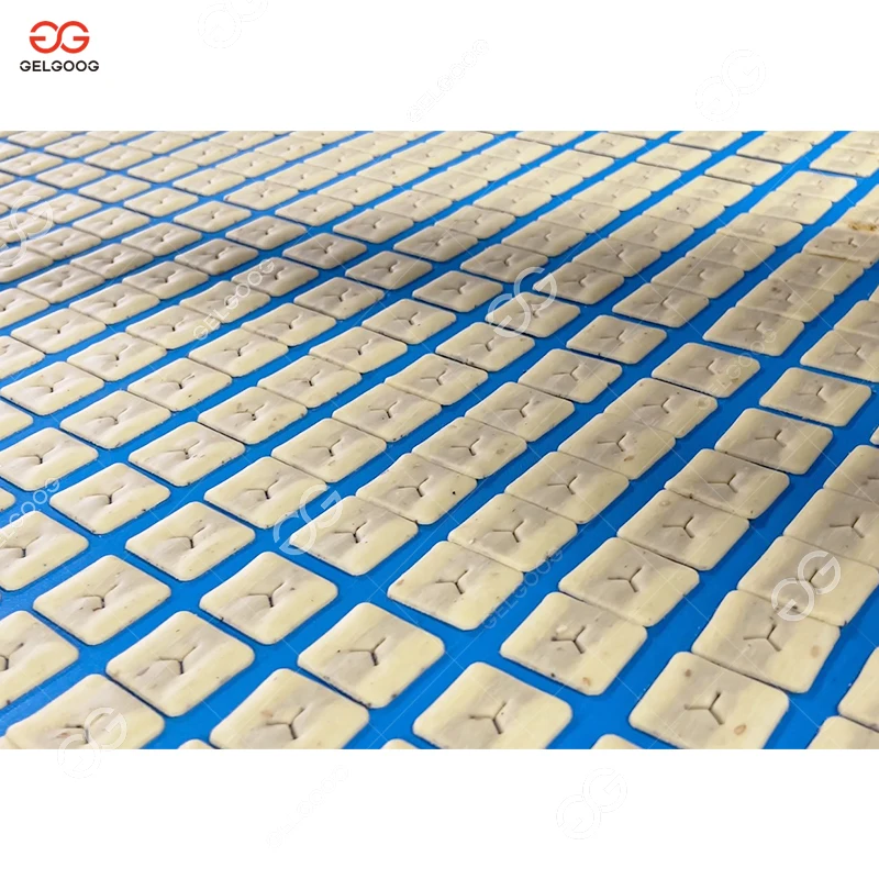 Мелкомасштабный автоматический тонкий крекер для содового крема машина производства сэндвич-печенья цена