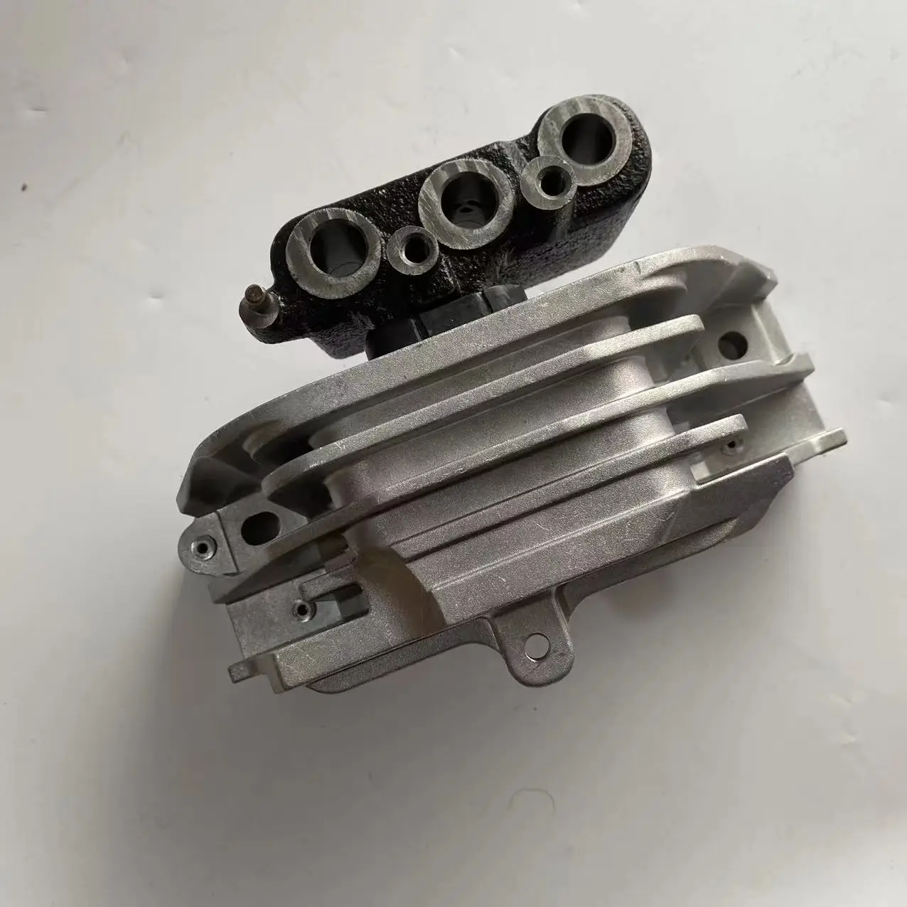 Right Engine Mount for Dod ge Journey Chrysl er 200 Avenger 2011 - 2015 5147130AE 05147130AE 5147130AA 5147130