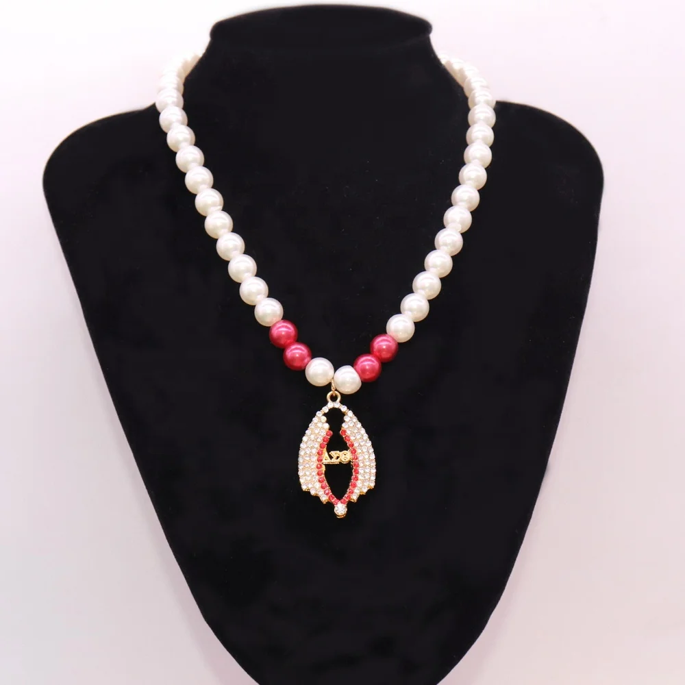 New Design Handmade White Red Crystal Paved Metal Greek Letter Delta Theta Pearl Necklace Sorority Jewelry For Girl Women