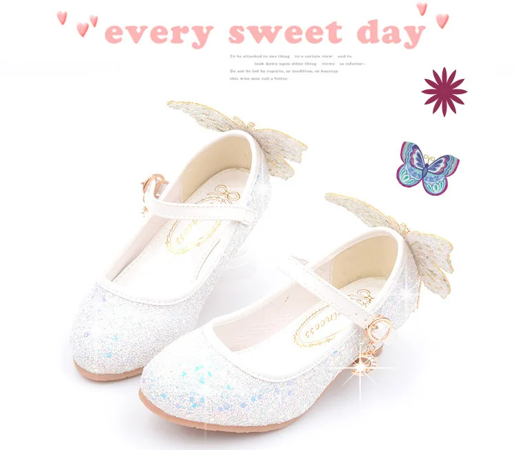 Girls Roman Sandals 20235Summer New Korean Children Rivet Hollow Soft Sole Princess Shoes Outside Beach Shoes