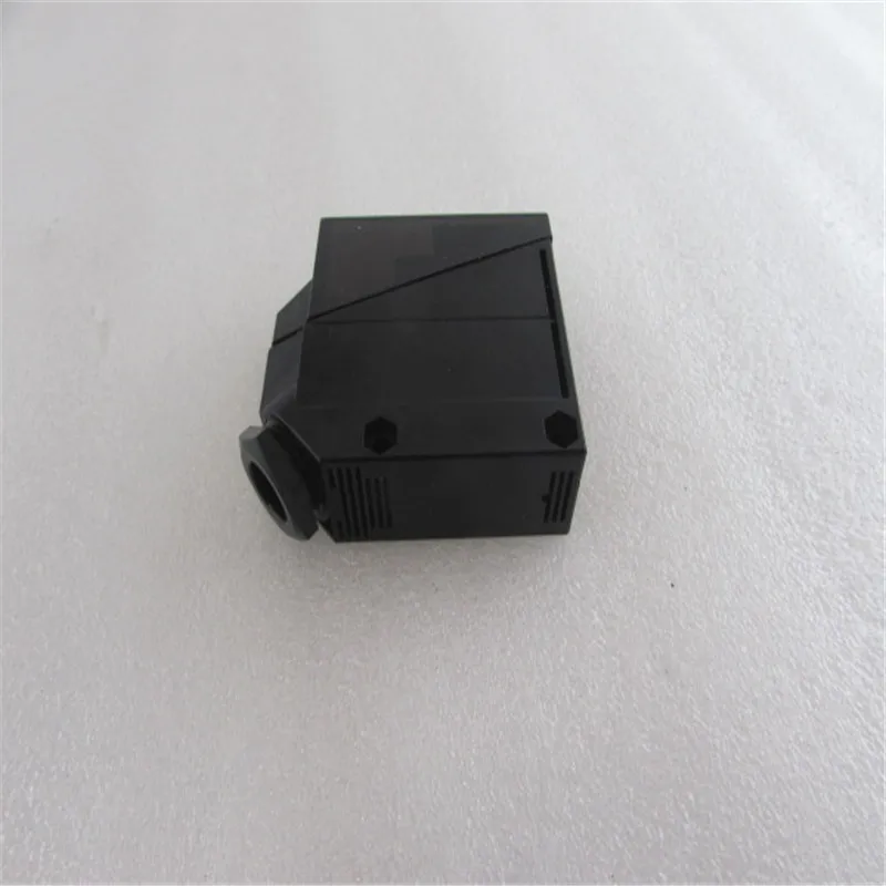 В наличии оптоэлектронный датчик E2E-X2D1-M1GJ0