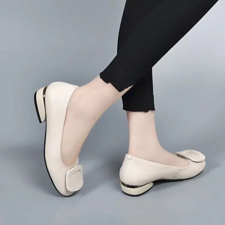 Casual simple bean shoes soft sole shallow mouth mother single shoes with low heel square buckle professional foot set single