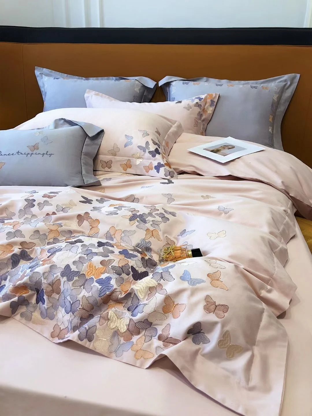 Butterflies Embroidery Cotton 60S King Size Bedding Set Luxury New Fashion Embroidery Bed Sheet