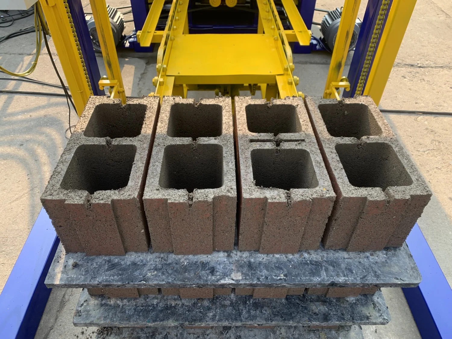 Small Scale Industry Factory to Make Much Money Qtj4-18 Fully Automated Paver Block Brick Making Machinery Concrete Kenya Money