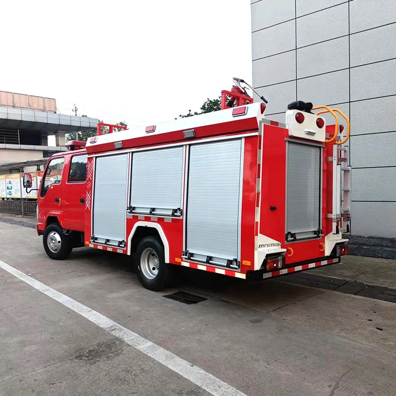 1SUZU ELF Small Fire Truck  3000L Water Tank Fire Fighting  Rescue Truck