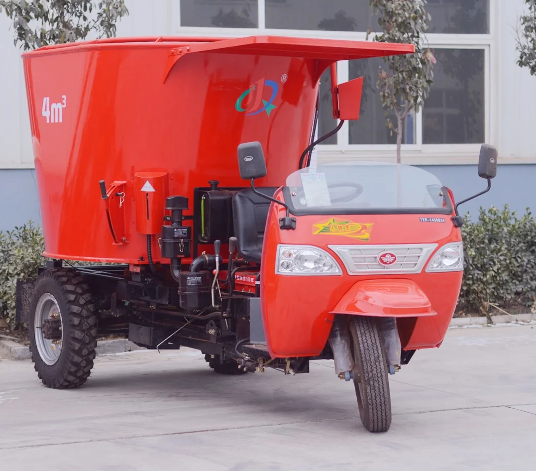New self propelled TMR cattle feed mixer wagon straw mixer cow feed processing machine animal silage forage mixer for dairy farm
