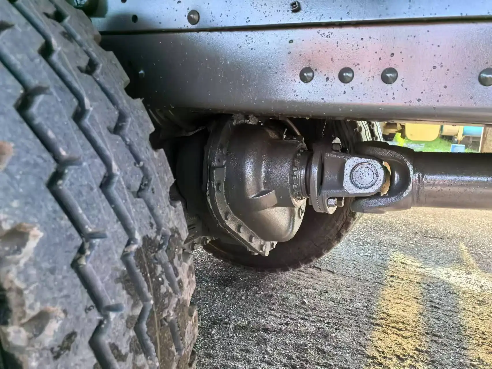High Quality Howo 10-Wheel Turbocharged 6-Cylinder Inline 6x4 Drive Truck Water Cooling Fast Gear Box Euro 2 Emission Standard