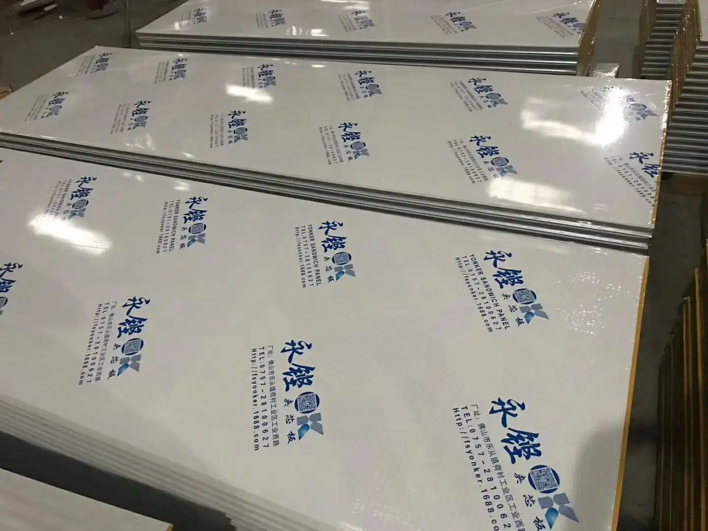 
Factory Price Easy To Install 50mm Board Buildings Insulated Rock wool Fire-Proof Sandwich Panel 