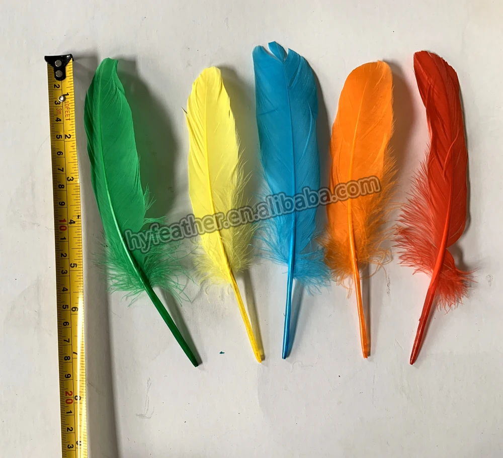 Оптовая продажа необработанные белые окрашенные перья настоящие декоративные мешки 20 шт. свободные гусиные паллетные для поделок летающий материал