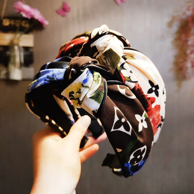
Instagram Bride Headband Silk Accessories Fabric Retro Twisted Wrap Women Fashion Knotted Hair Band 