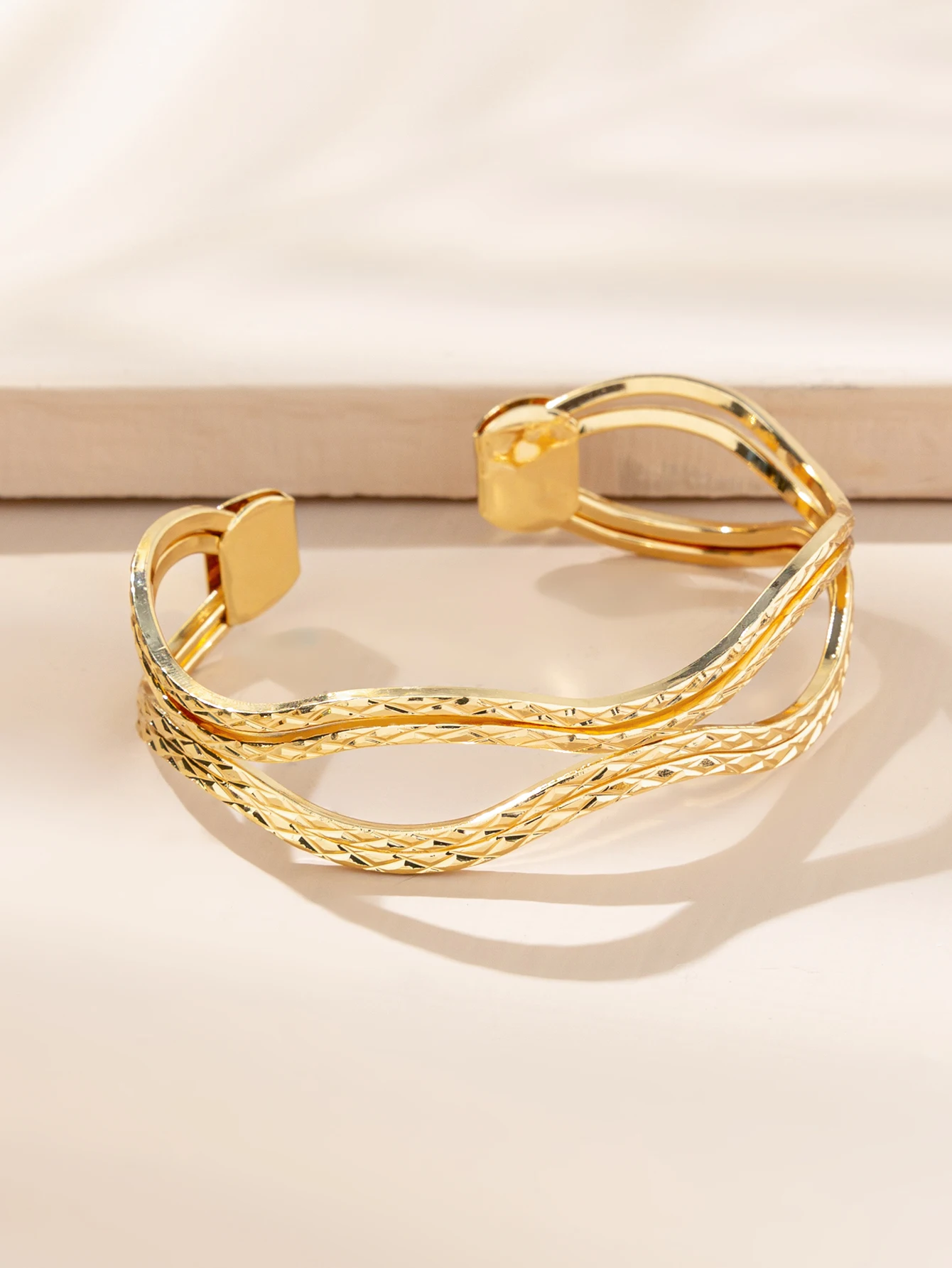 Ins wind Korean metal bracelet female tide plain circle irregular wave point cold wind high fashion personality