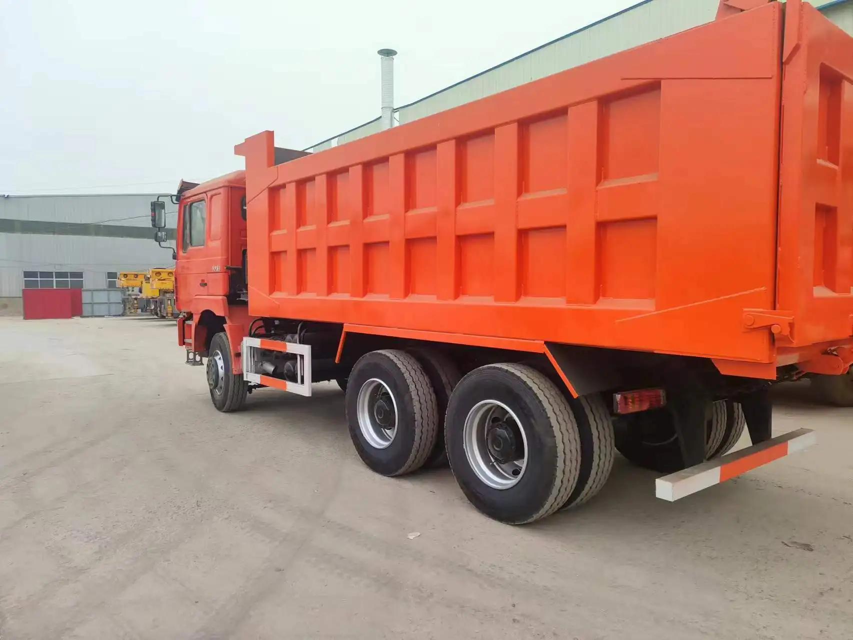 Sinotruk Shacman Dump Truck 6* 4 371 HP Low Fuel Consumption Large Capacity Safer to Drive The Most Durable Dump Truck