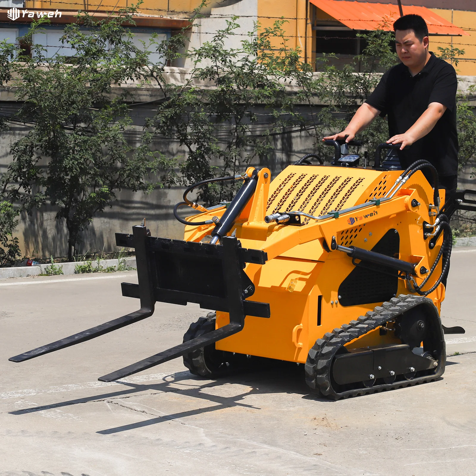 Yaweh Hot Sale Grapple Bucket Ce Epa Engine Diesel Mini Cargador Cheap Mini Skid Steer Loader 700kg 850kg 1ton Small Engine 70