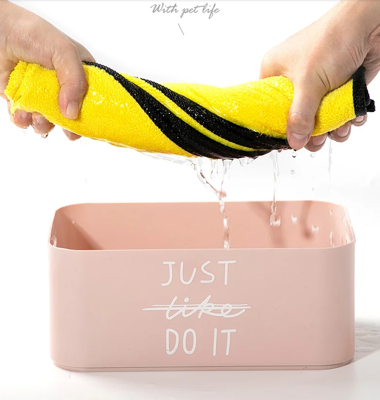 Custom and wholesale pet supplies soft and thick lint free pet cleaning dog bath towel