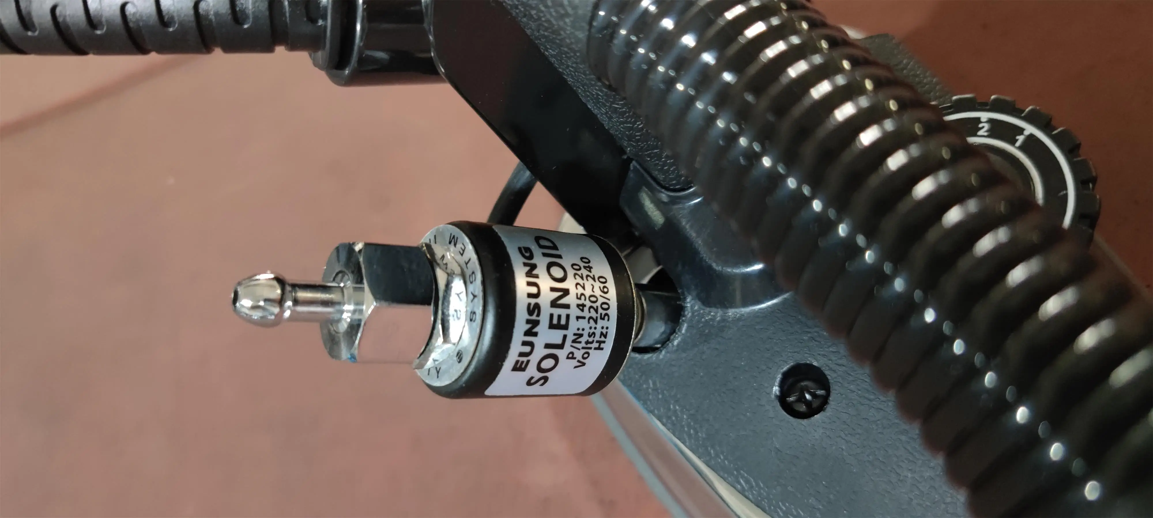 Gravity Feed Steam Iron DS-94AL