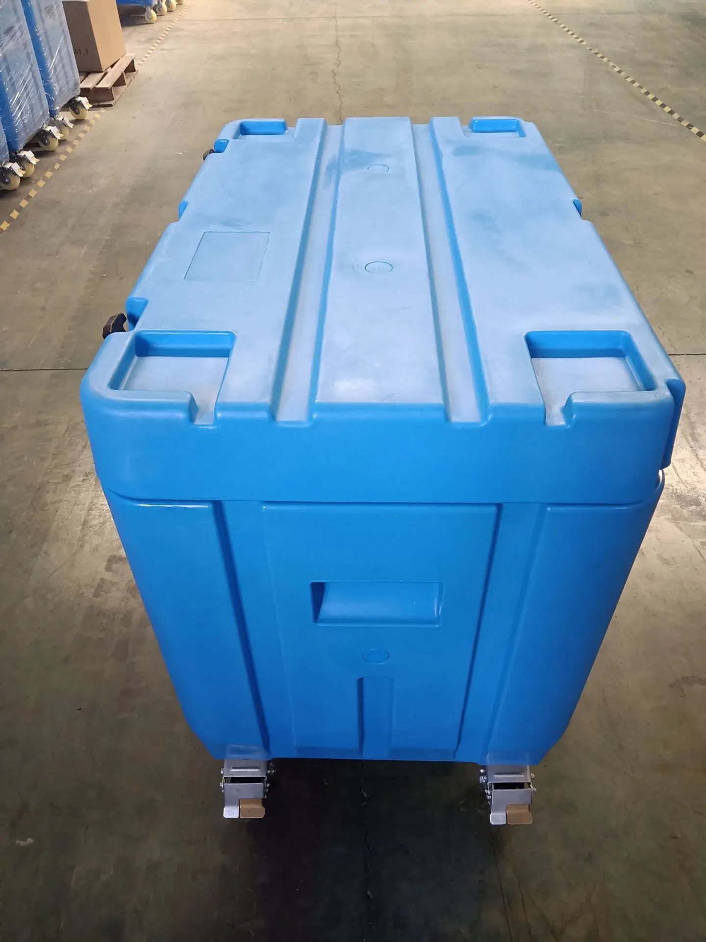 High capacity dry ice storage box for transport of dry ice pellets and blocks