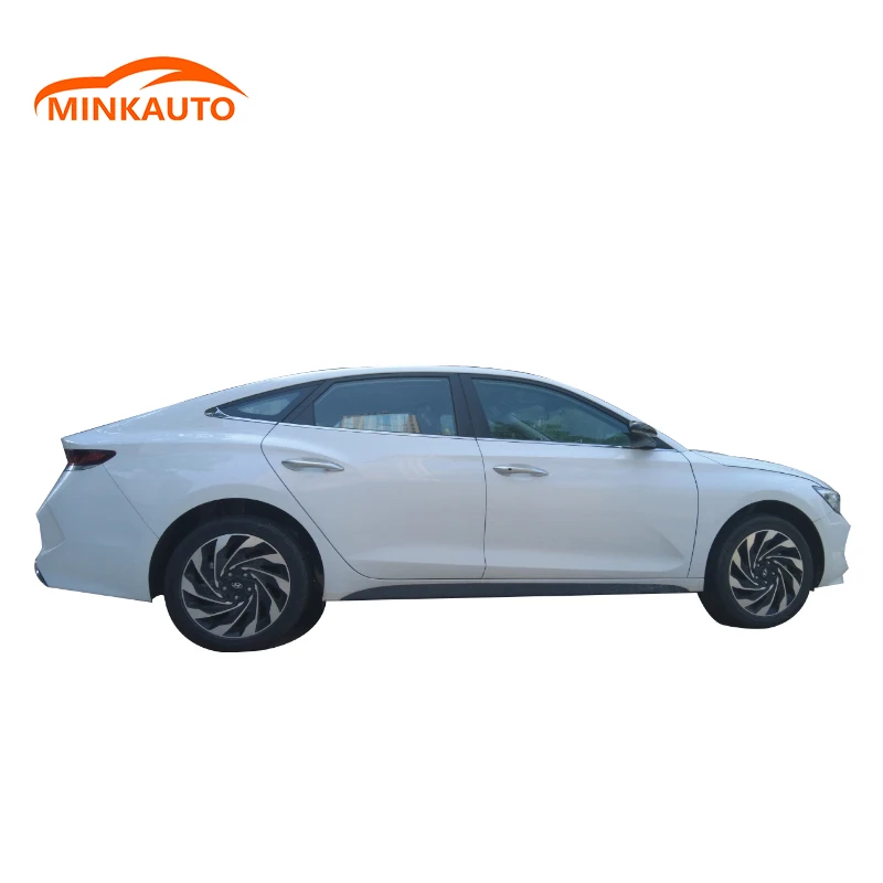 limousine autos intelligent electric car saloon with lithium battery