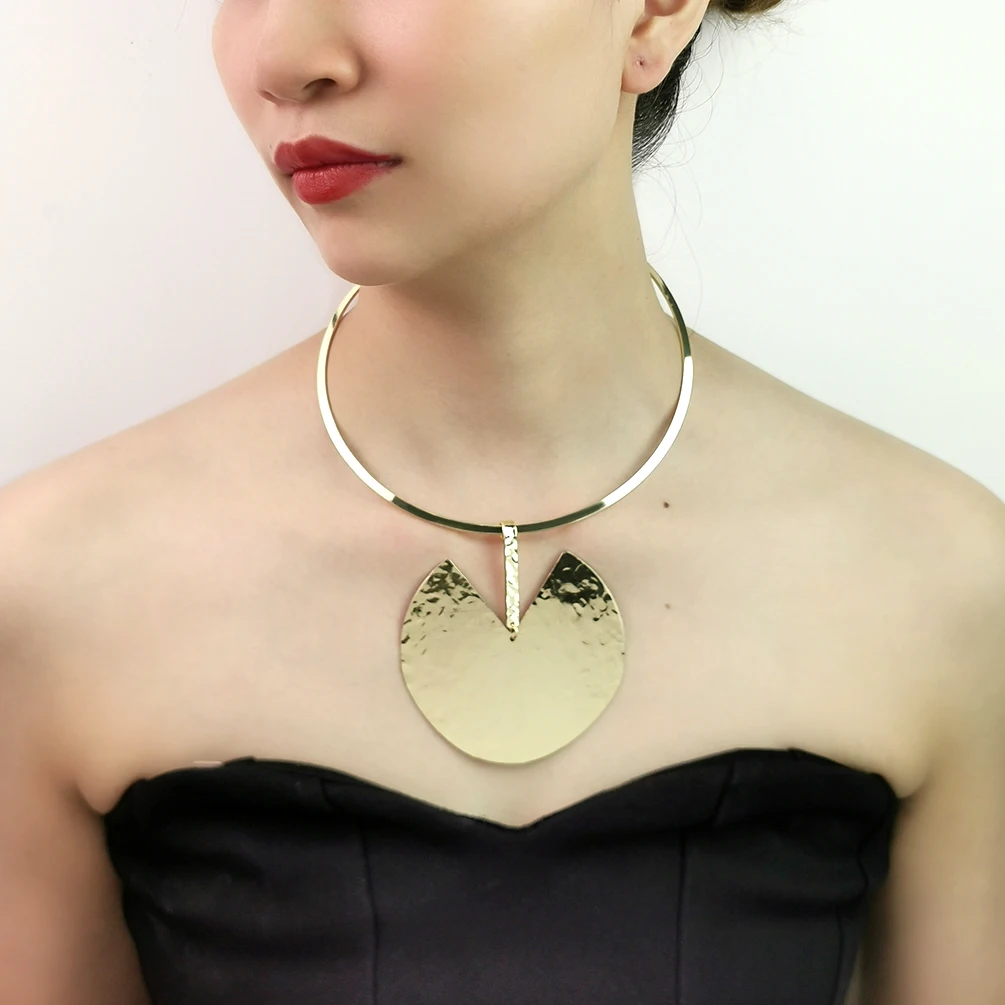 Unique Design Fashion Greedy Bean Shaped Pendant Necklace Statement Alloy Torques Choker Necklaces For Women Collars Accessories