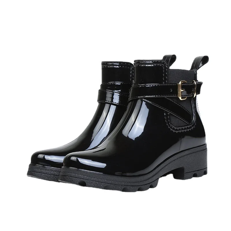 The latest U-shaped  elastic water shoes Wholesale short barrel bright face PVC  rain boots for women