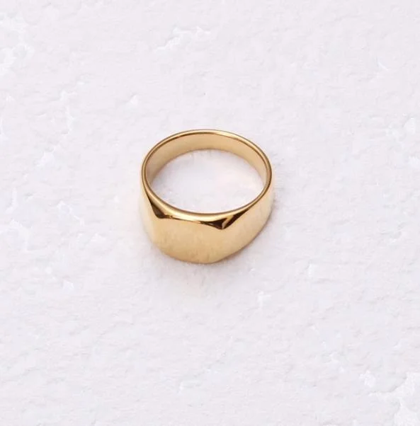 Hot selling Women female Gold filled Rings Mini Small Oval Signet Ring with smooth surface
