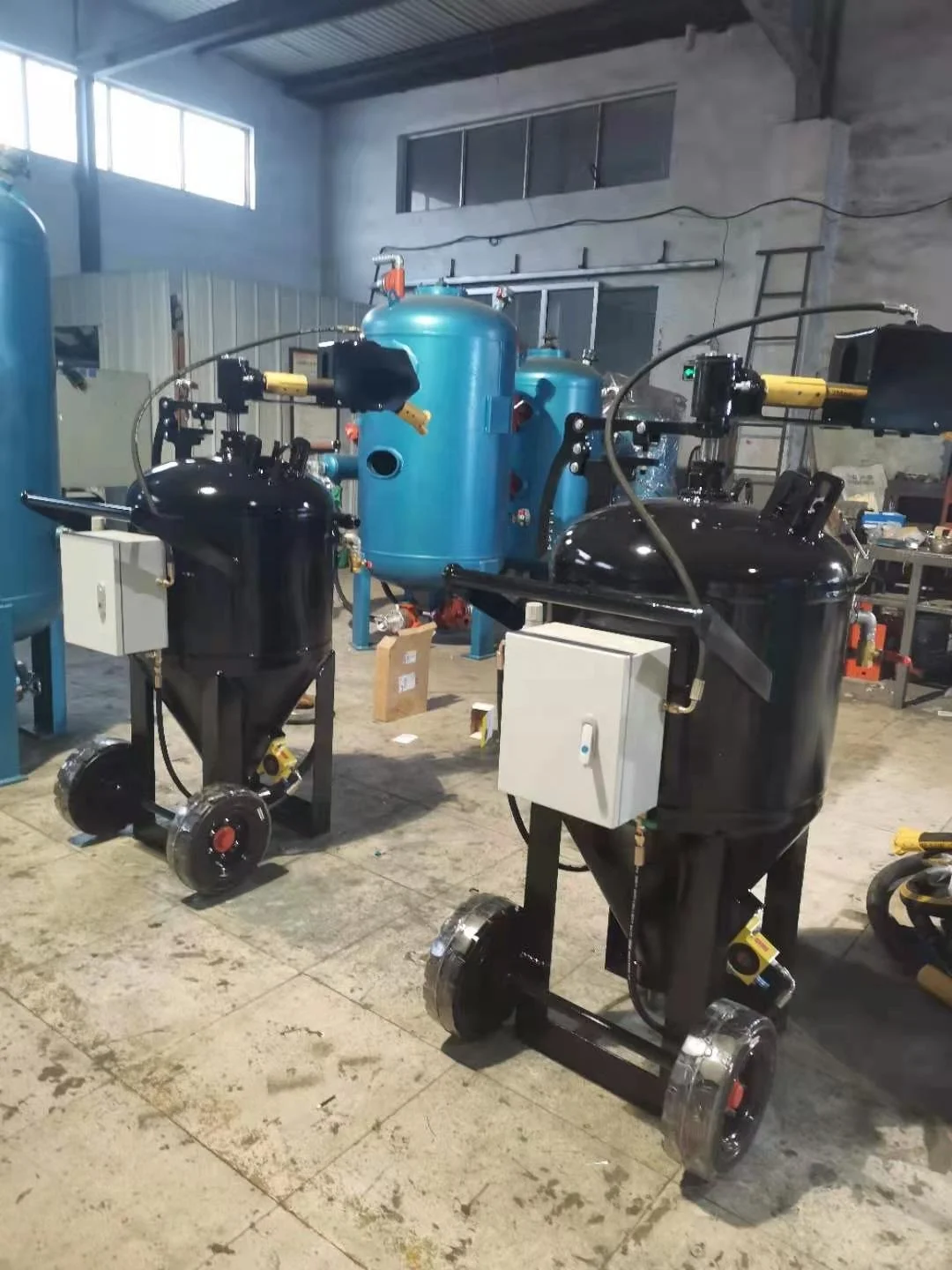 Новинка, аппарат для влажной взрывной обработки без пыли