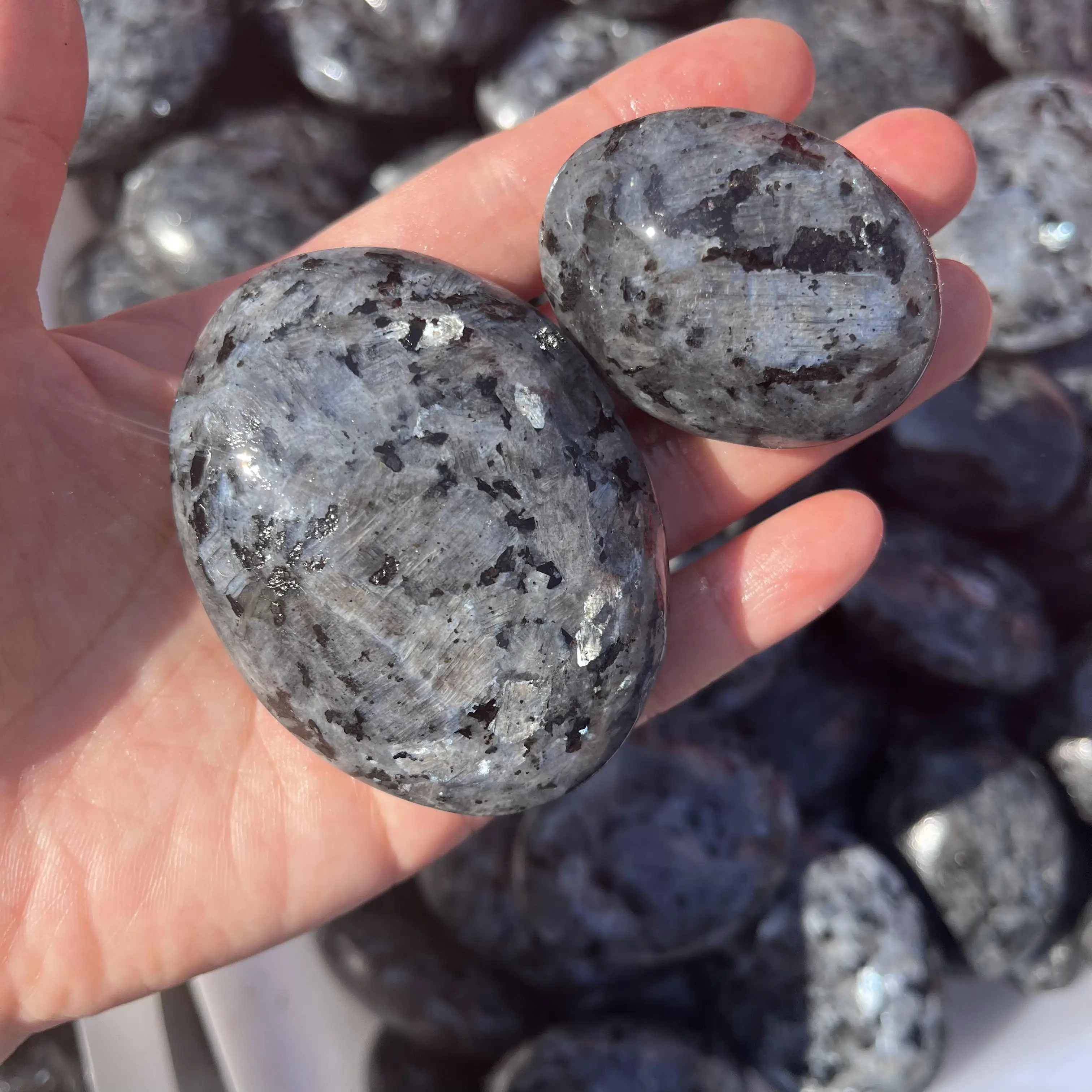 Wholesale natural crystal reiki palm stone larvikite quartz crystals healing palm stones crafts