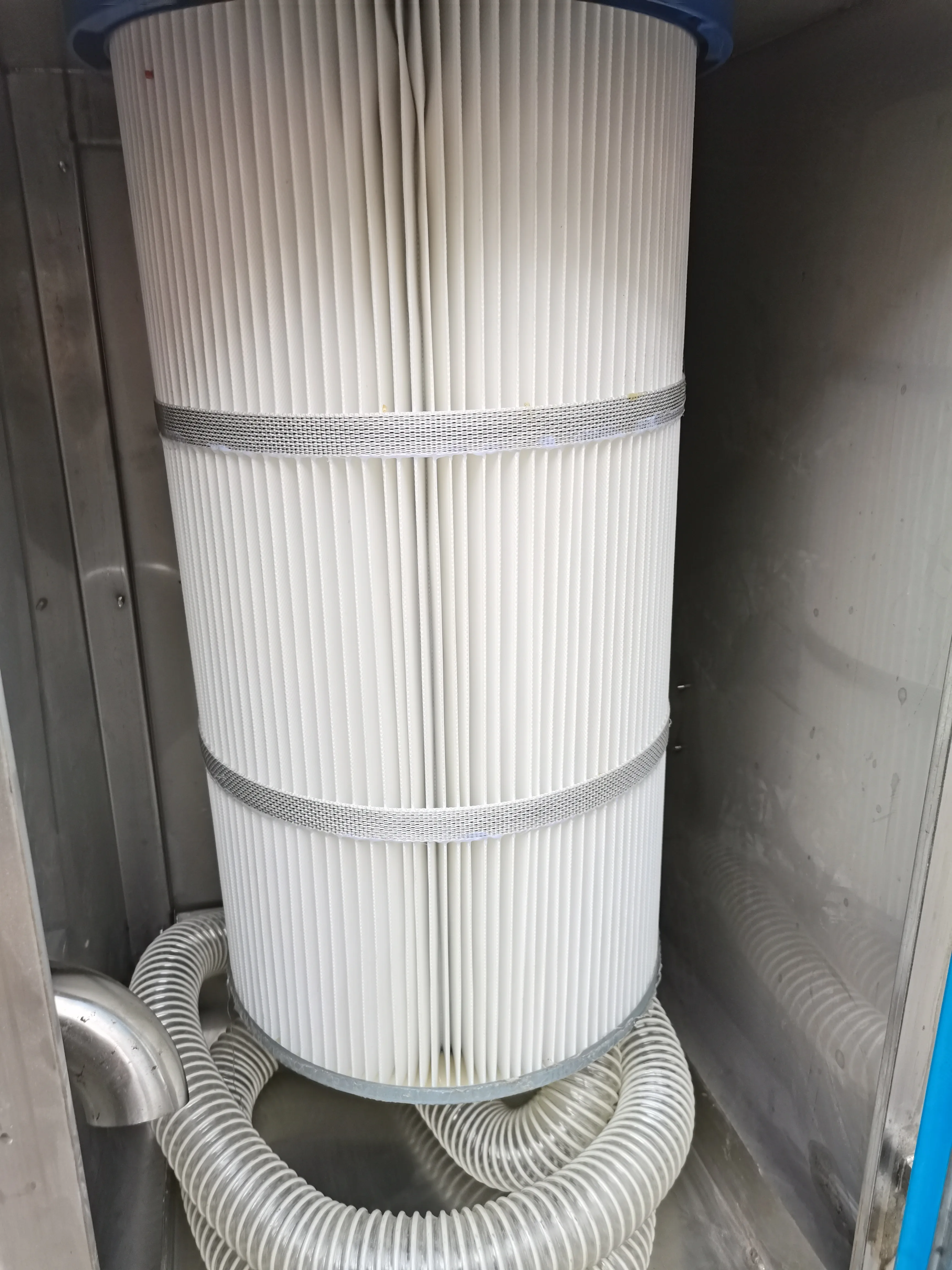 Stainless steel mobile dust collector for food industry