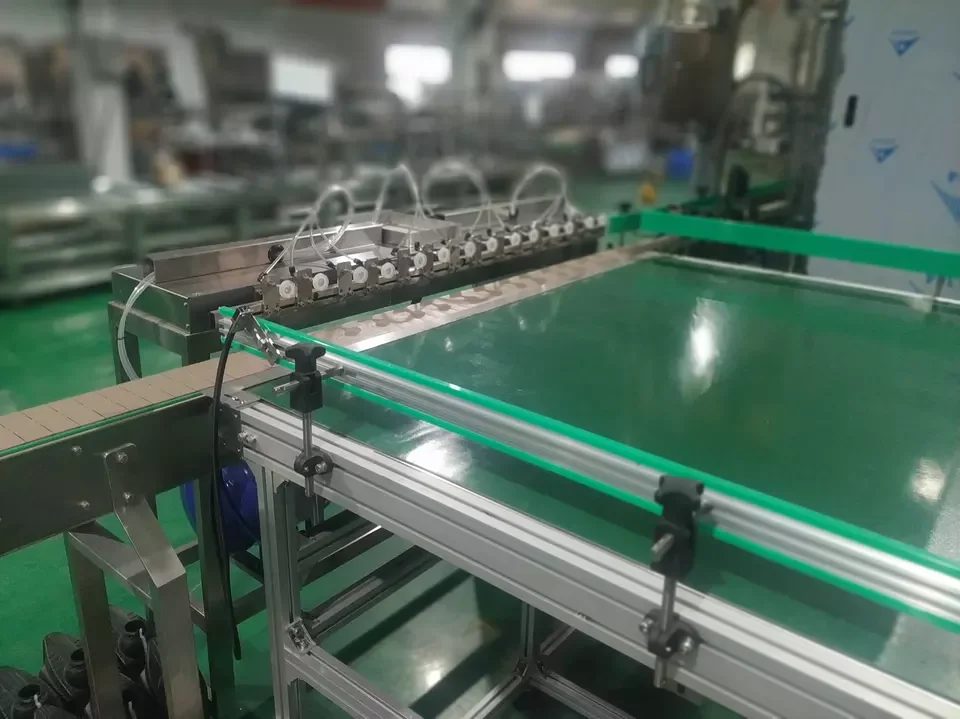 Multi Heads 2/4/6/8/10 Nozzles Liquid beer bottle Filling Machine Automatic Overflow Liquid Bottle Filler For Beverage Juice