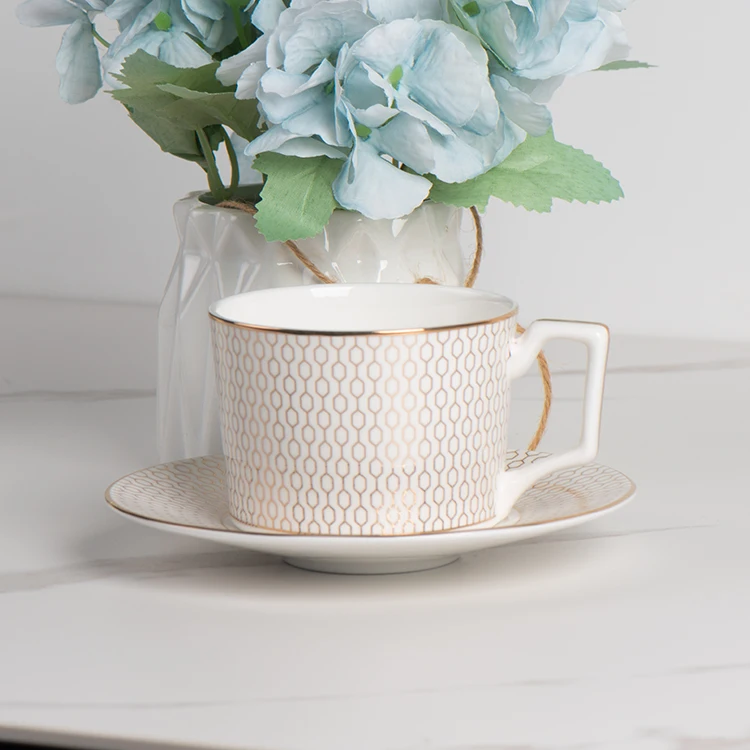 2023 new style Ceramic Dinner Set White Restaurant Quality Luxury Porcelain Dinnerware Sets New Bone China