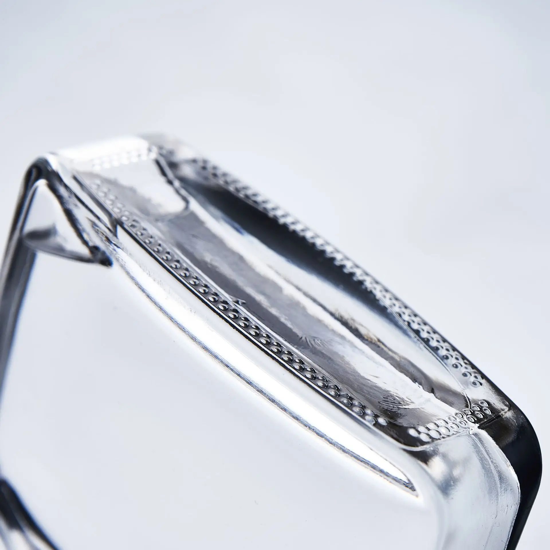 round tall long 750ml high quality but low price factory sale  brandy vodka tequila use liquor spirits with bamboo cork cap