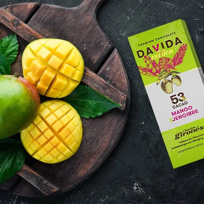 DAVIDA Wholesale Semisweet Chocolate Bar 53% Cocoa with Colombian Fruits Mango & Ginger 100% Premium Colombian Cocoa