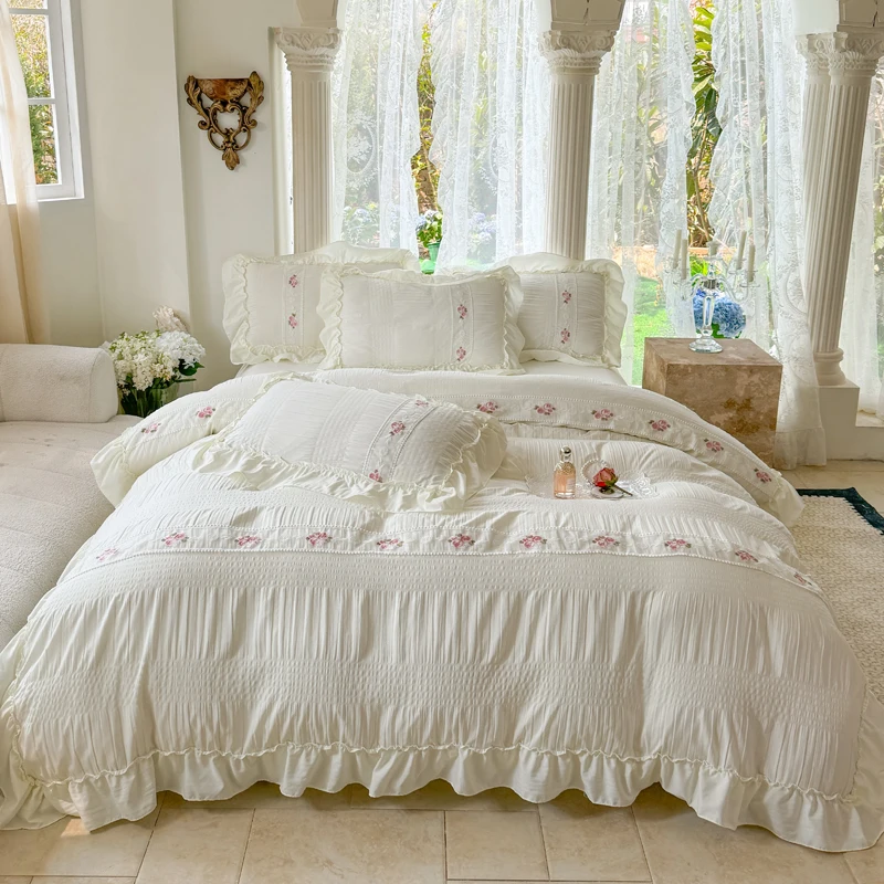2024 Bedding sets bubble yarn embroidery lace four-piece skin-friendly lace four seasons available duvet cover soft