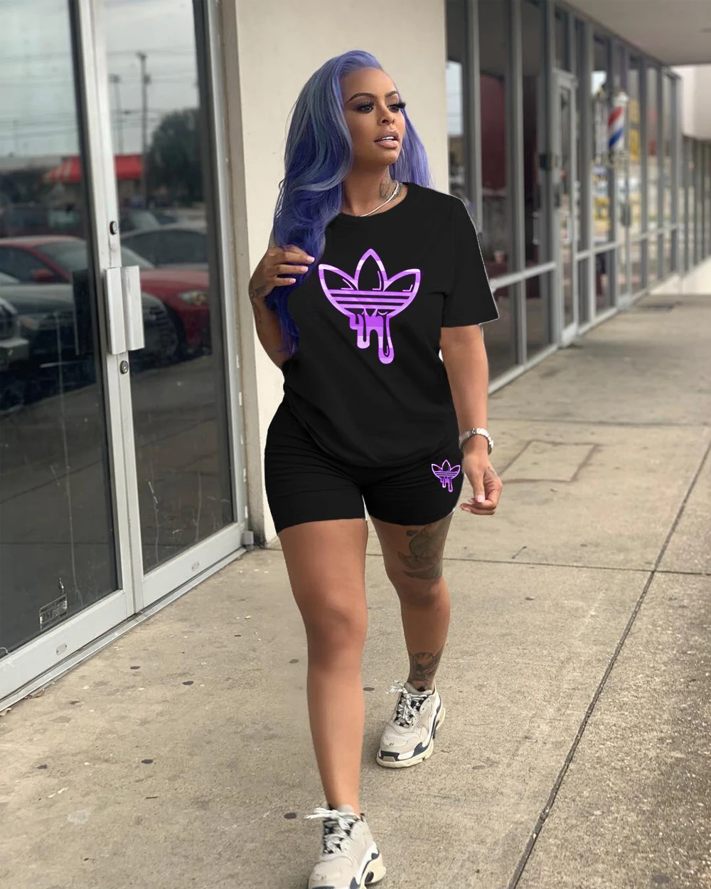 Two piece set of short sleeve short sleeve shorts printed with solid color pattern