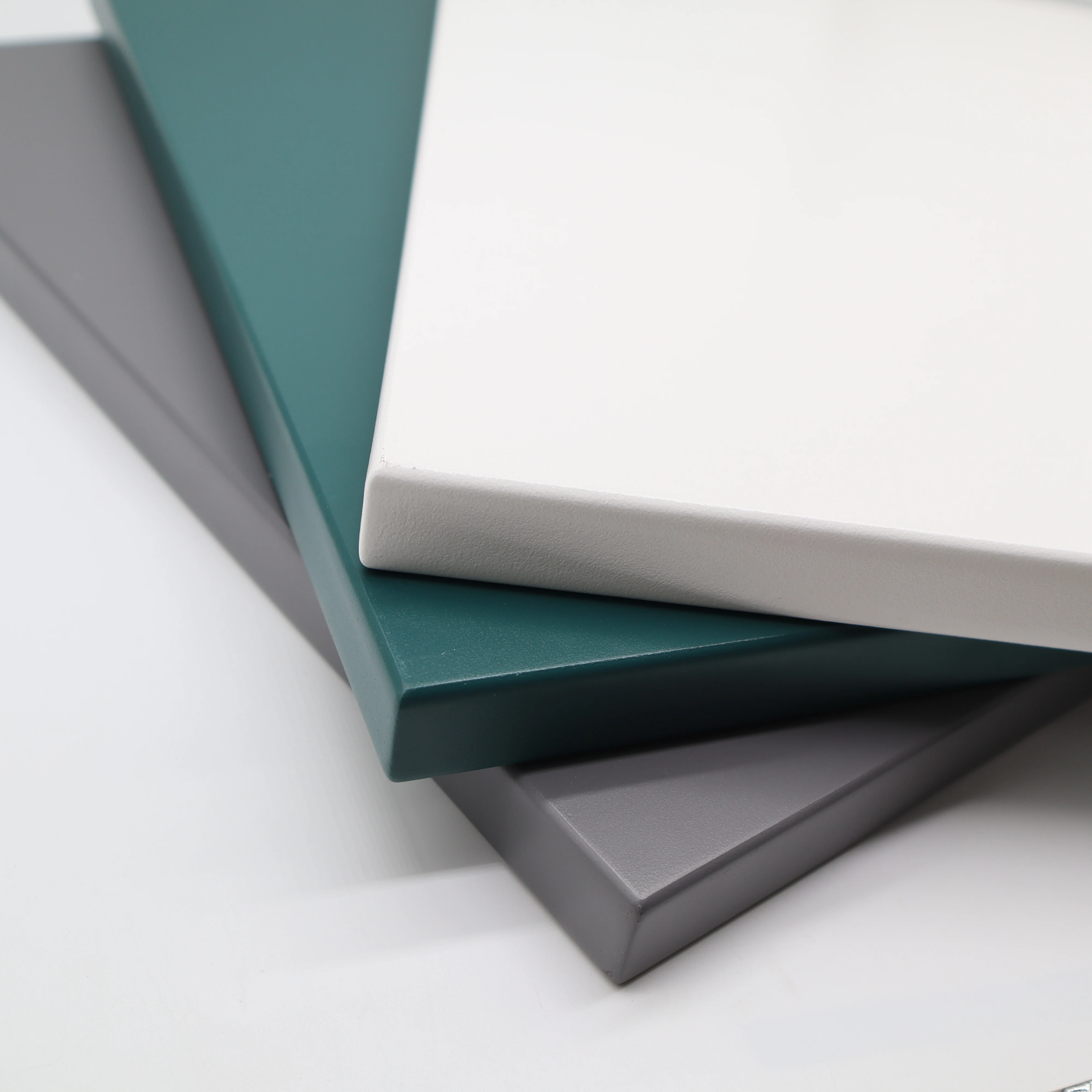 WQ New Type Laminated Melamine 18mm Pure Powder Coating UV Panel MDF Pre Finished MDF Boards