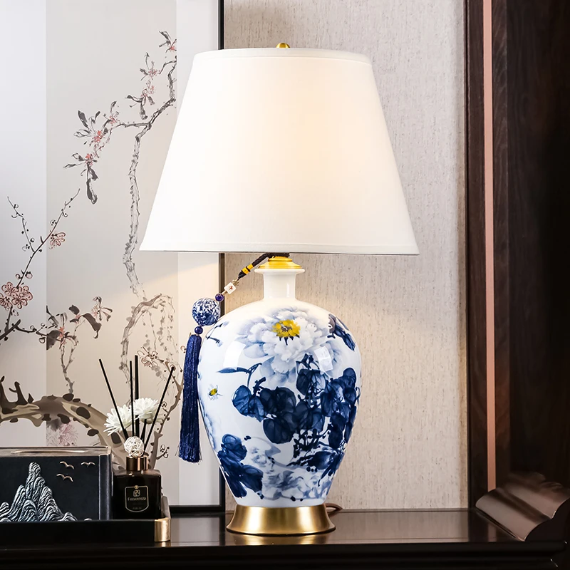 Wholesale Chinese  Blue and White Craft Ceramic Table Lamps For Living Room Hotel Bedroom