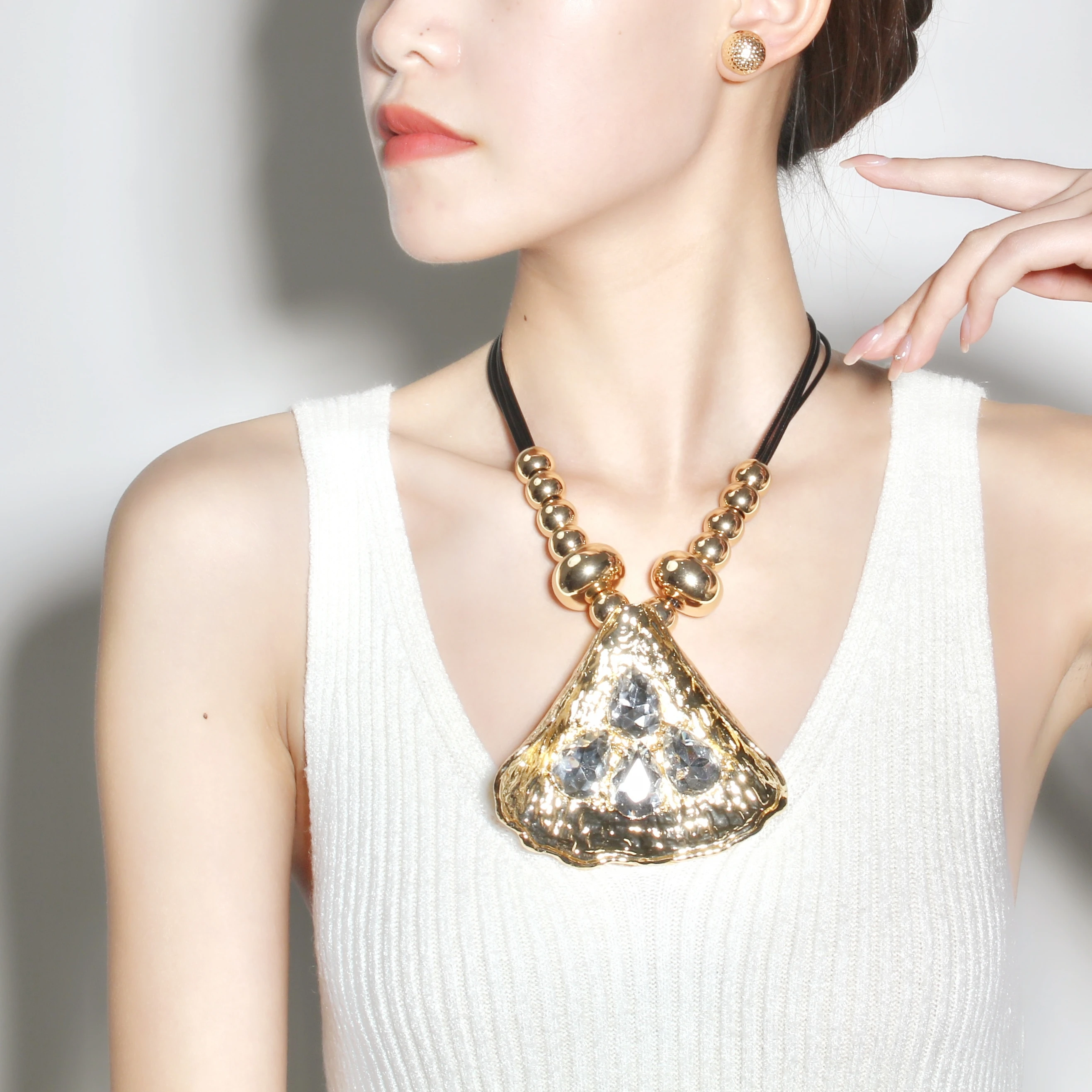 High Quality Fan Shaped Pendant Necklace Earring Set Fashion India Jewelry Set In Bulk Wholesale