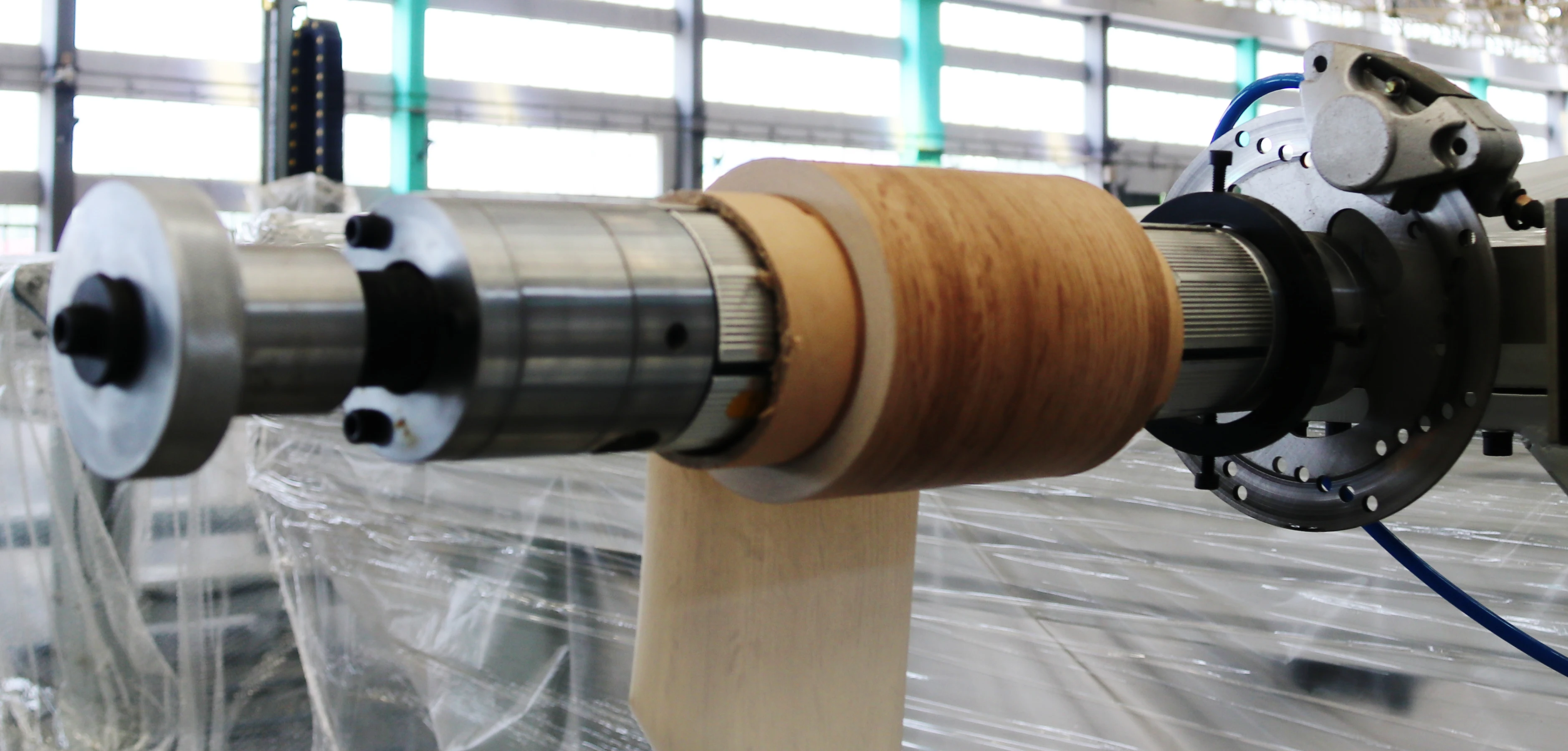 Машина для обмотки дверей, изготовленная по дереву