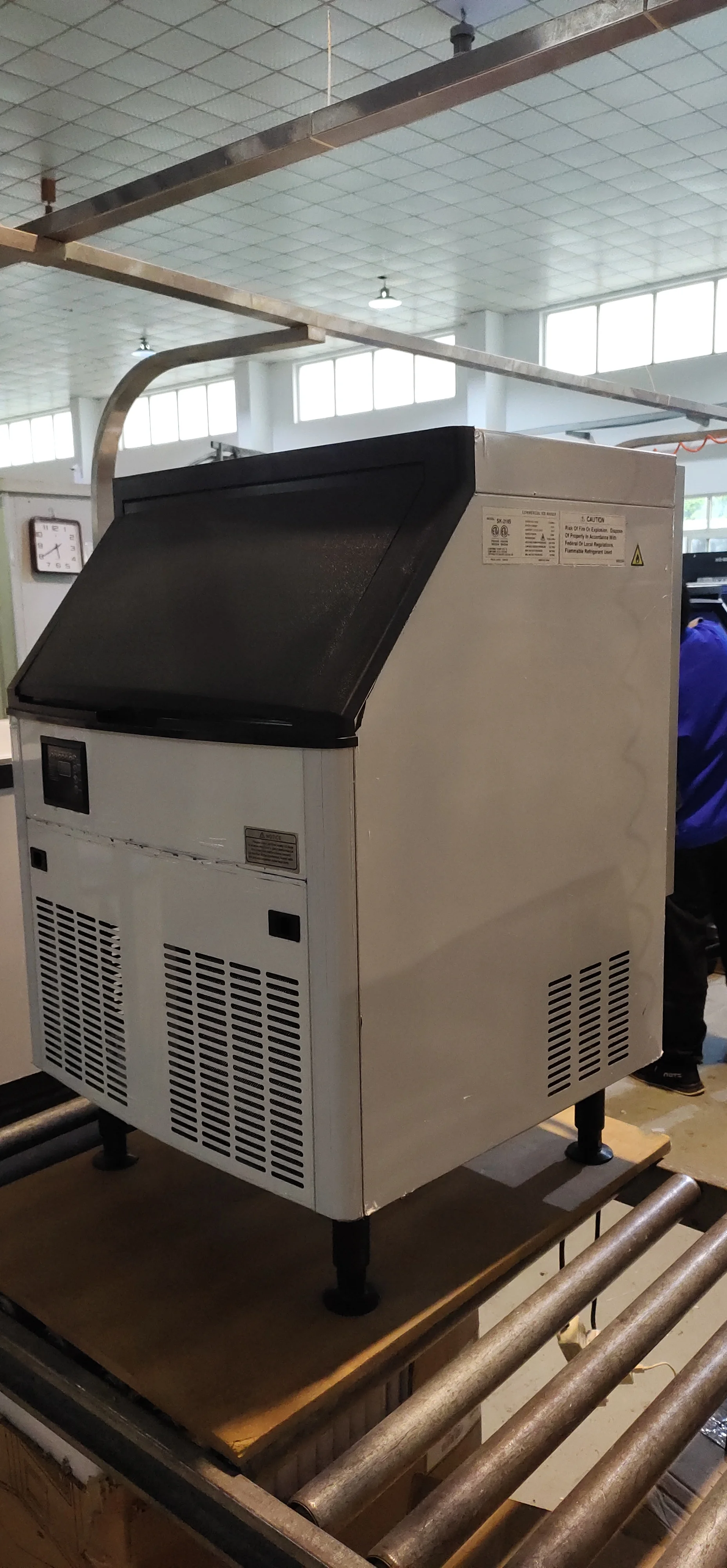 Energy Star Commercial America/Canada 127kg/24h ice machine square ice cube machine for hotel use