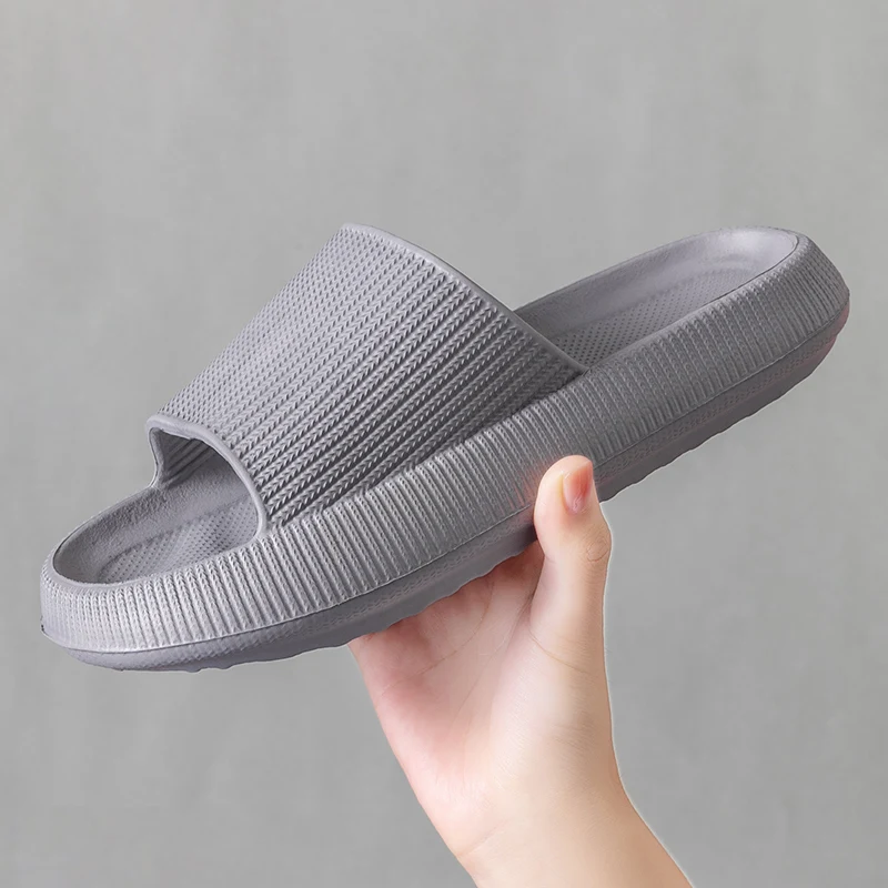 Manufacturers wholesale cheap indoor bath home leisure comfortable stepping on shit feeling men and women slippers