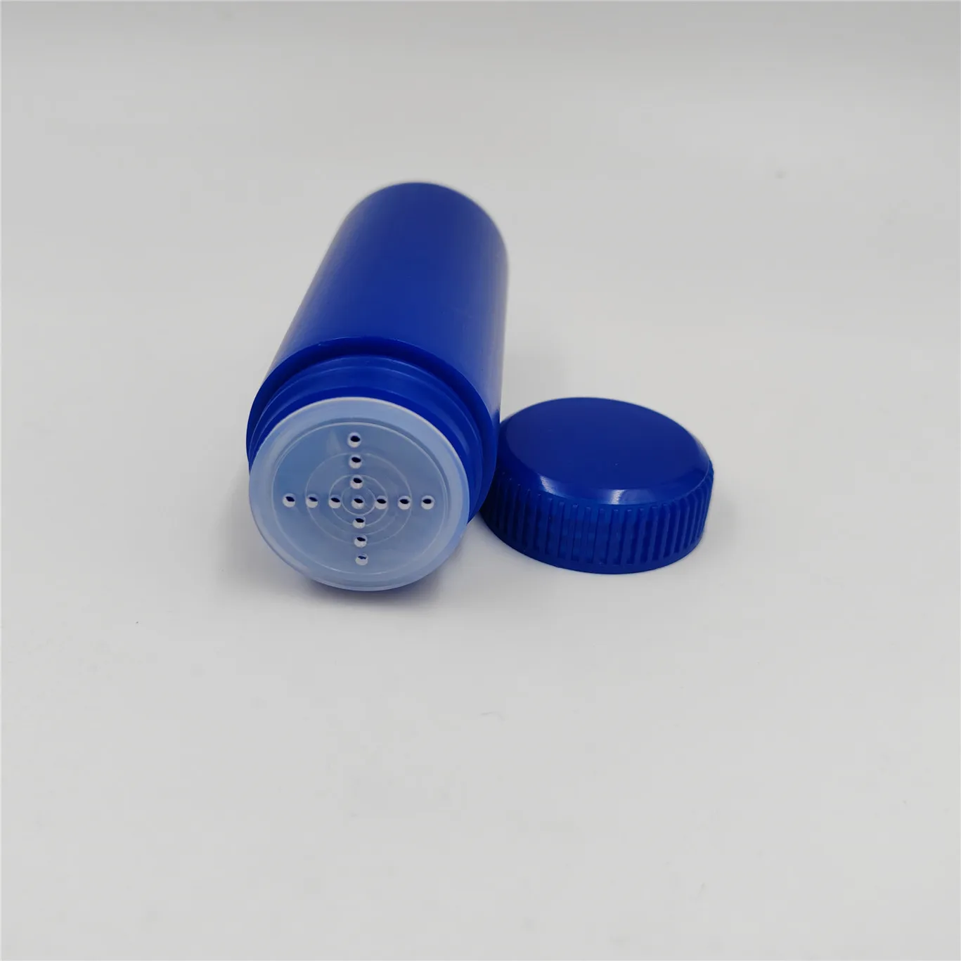 Seasoning HDPE PCR material screw cover pepper bottle bbq condiment soy sauce spice  hair powder squeeze bottle with sifter