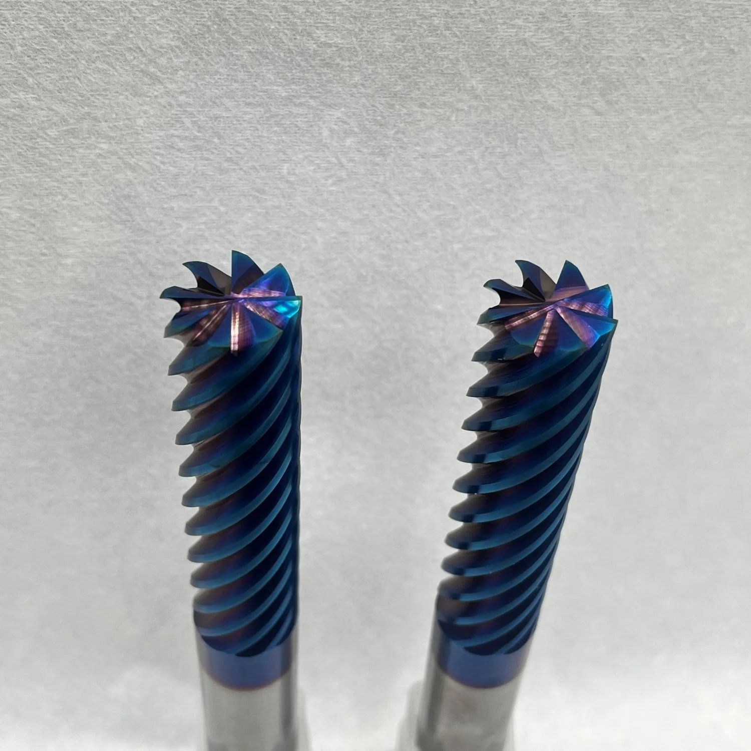Grewin High Quality Tungsten Carbide CNC Milling Cutter Blue Nano coated 8 Flutes Flat End Mill for Metal Working