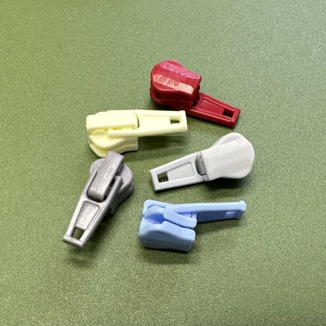 Factory Wholesale 5#8#POM Eco Friendly Zipper Slider Body Custom Zipper Slider Puller For Bag Clothing Auto Lock Plastic Sliders